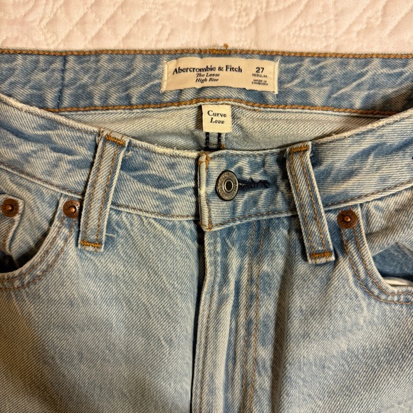 Abercrombie & Fitch Women's High Rise Jeans in Light Blue - Picture 2 of 7